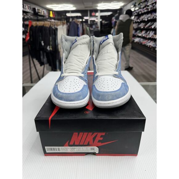 Air Jordan 1 Retro High OG Hyper Royal Size 11 555088-402 main image 4